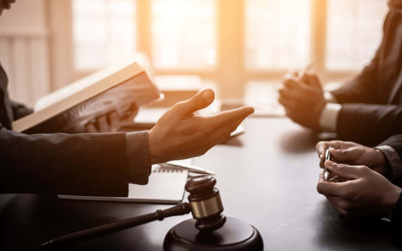 ویژگی‌های مشاور حقوقی